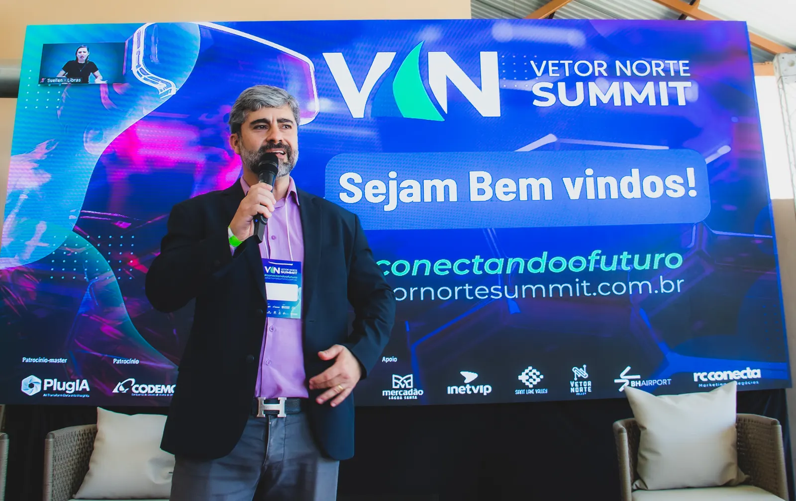 Abertura do VN Summit no palco principal