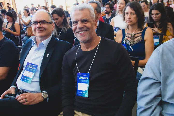 Participantes credenciados durante o VN Summit